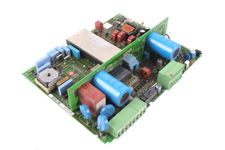 33.8211LL.1A-13.001 LENZE 8212E.2G.22 DEFECT – PENTRU PIESE