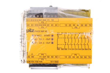 PNOZ X9P 24DC 24-240VACDC 7NO 2NC 2SO PILZ 777606 RELEU DE SIGURANȚĂ