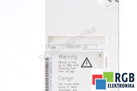 E82EV5512C LENZE PARTEA DIN FAȚĂ A CUTIEI