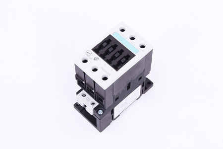 3RT1035-1AP00 SIEMENS SIRIUS 230VAC IE=60A 690V 22KW 24A CONTACTOARE