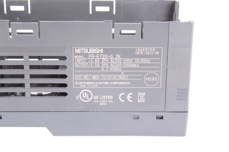 FR-E720-0.2K MITSUBISHI ELECTRIC PARTEA DIN FAȚĂ A CUTIEI