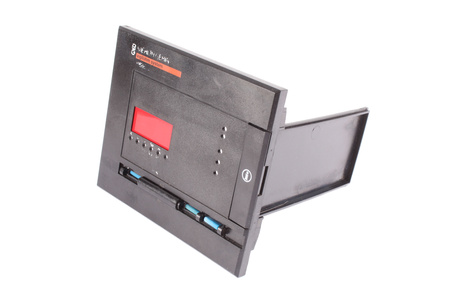 XM200 MERLIN GERIN PARTEA DIN FAȚĂ A CUTIEI