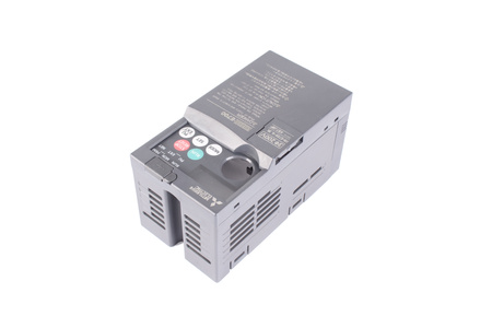 FR-E720-0.2K MITSUBISHI ELECTRIC PARTEA DIN FAȚĂ A CUTIEI