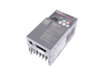 FR-E720-0.2K MITSUBISHI ELECTRIC PARTEA DIN FAȚĂ A CUTIEI