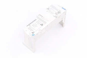 E82EV5512C LENZE PARTEA DIN FAȚĂ A CUTIEI